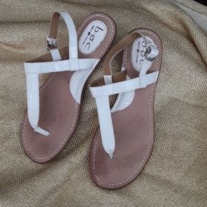 Sandals T-strap, white, Size 9